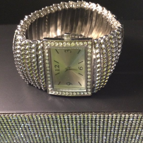 SILVER BRACELET WATCH WITH RHINESTONES - Picture 8 of 8